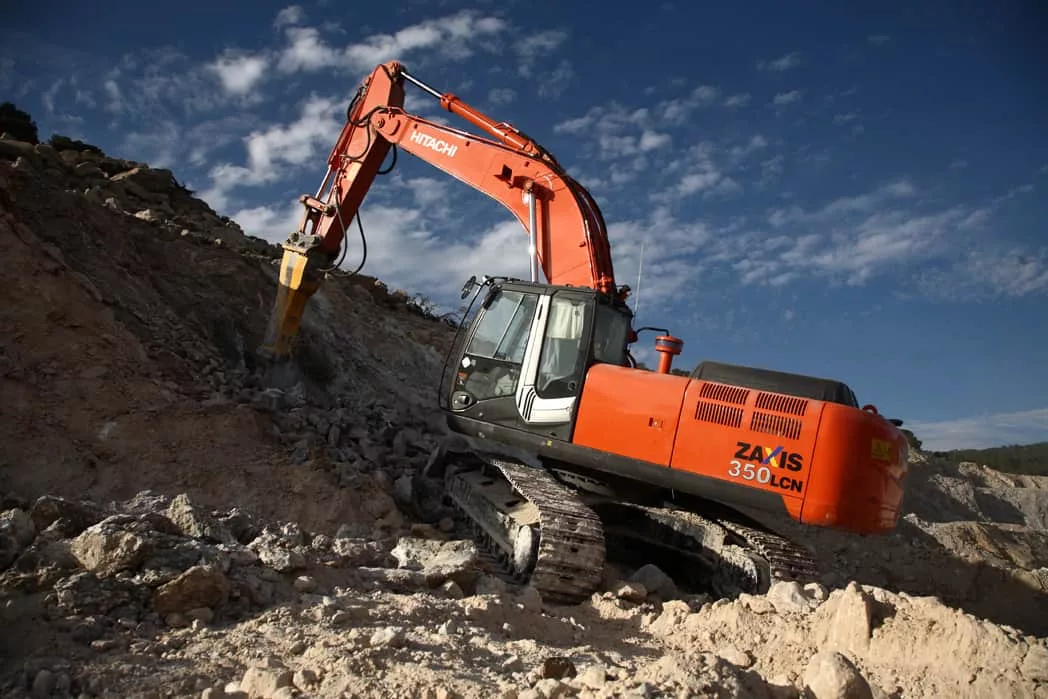 Гусеничный экскаватор Hitachi ZX350 с длинной стрелой