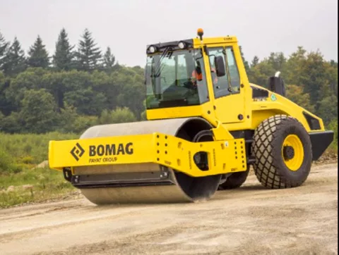Каток грунтовый Bomag BW216 D4