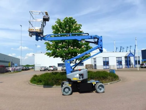 Коленчатый подъёмник Genie Z-33/18