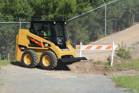 Мини-погрузчик Cat 226B3