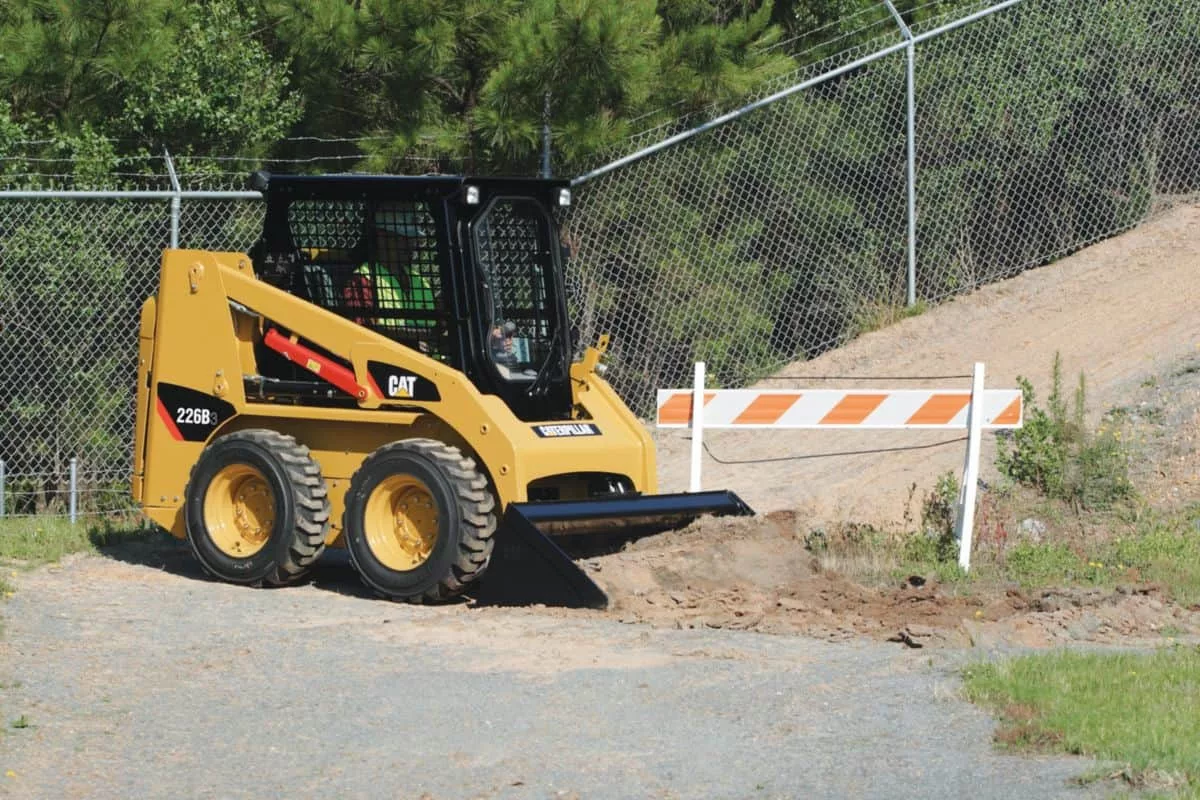 Мини-погрузчик Cat 226B3