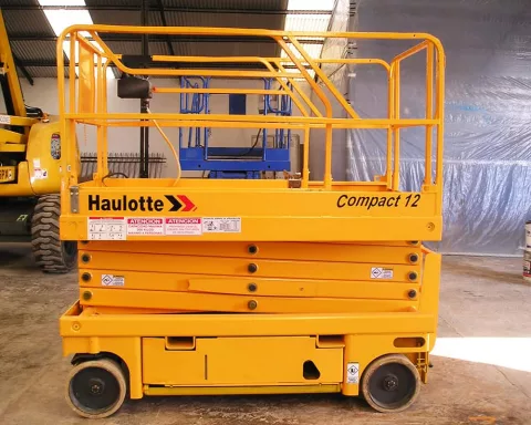 Ножничный подъёмник Haulotte Compact 12