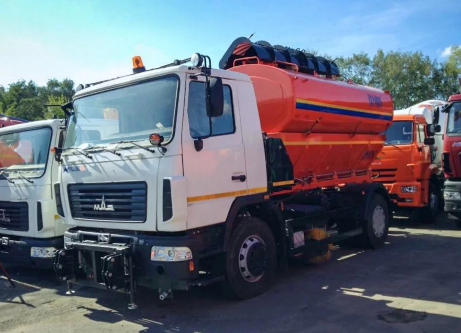 Поливомоечная машина МАЗ КО-713Н-40