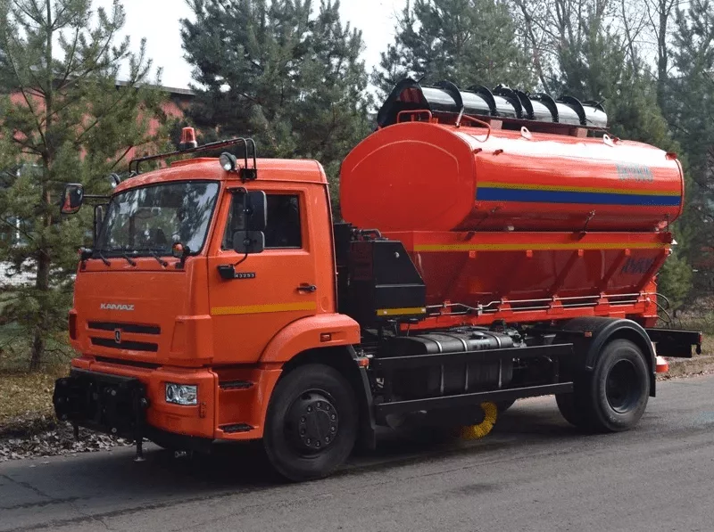 Поливомоечная машина на базе КАМАЗ КО-806 8 м3